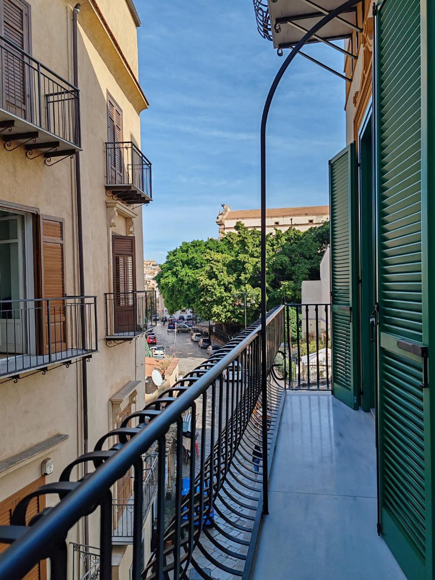 Lily Apartments Palermo Esterno foto