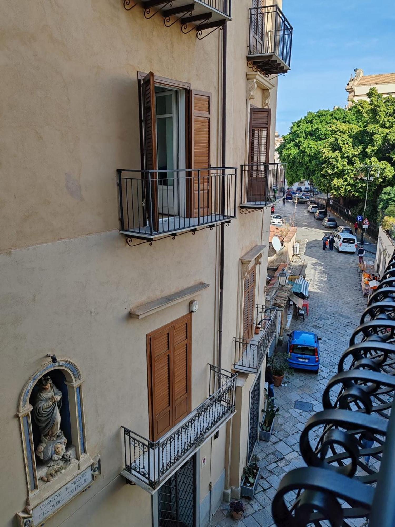 Lily Apartments Palermo Esterno foto